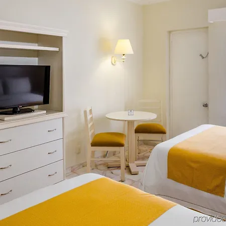 Holiday Inn Express Cancun-3